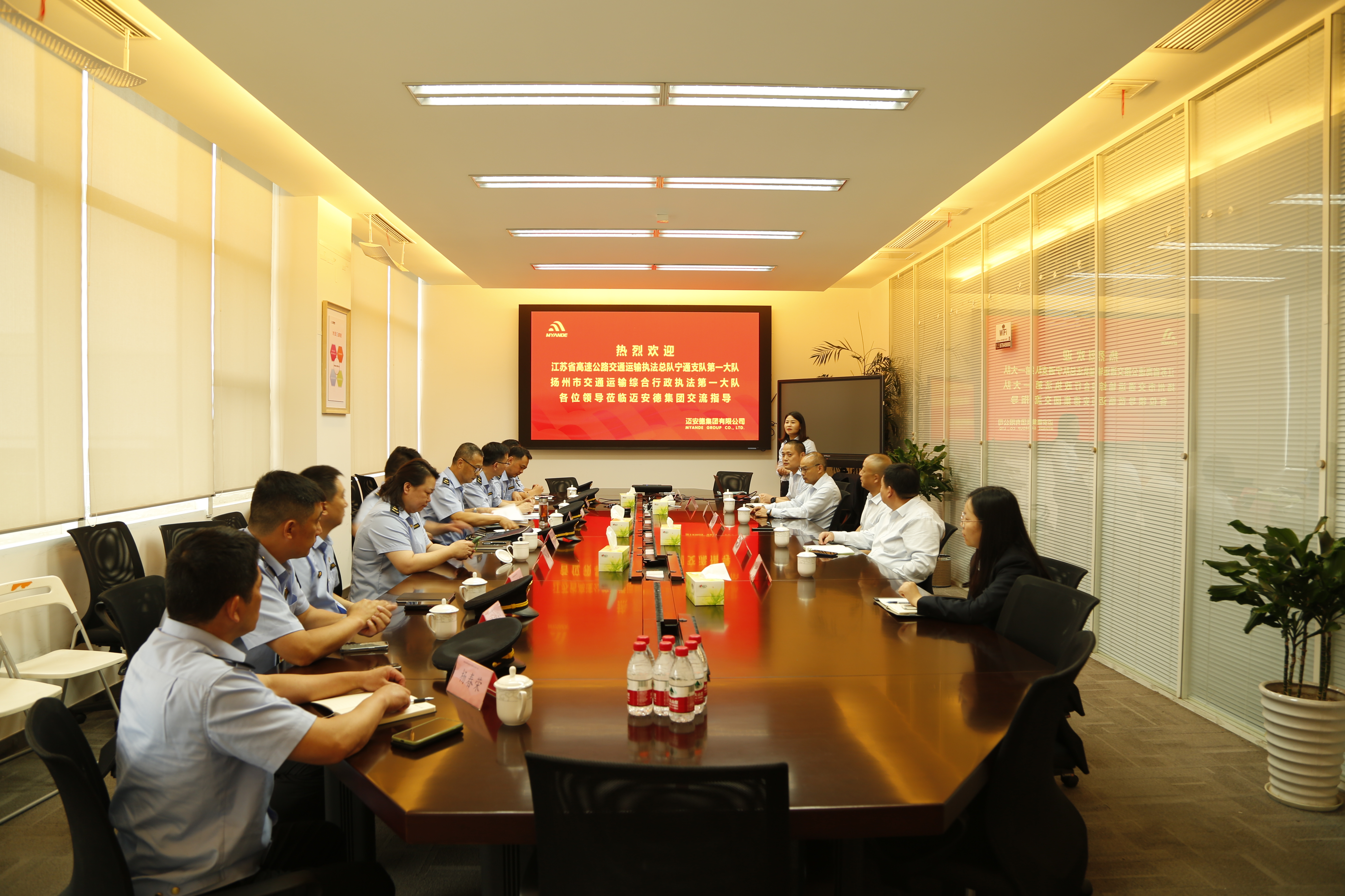 与交通运输执法队开会研讨