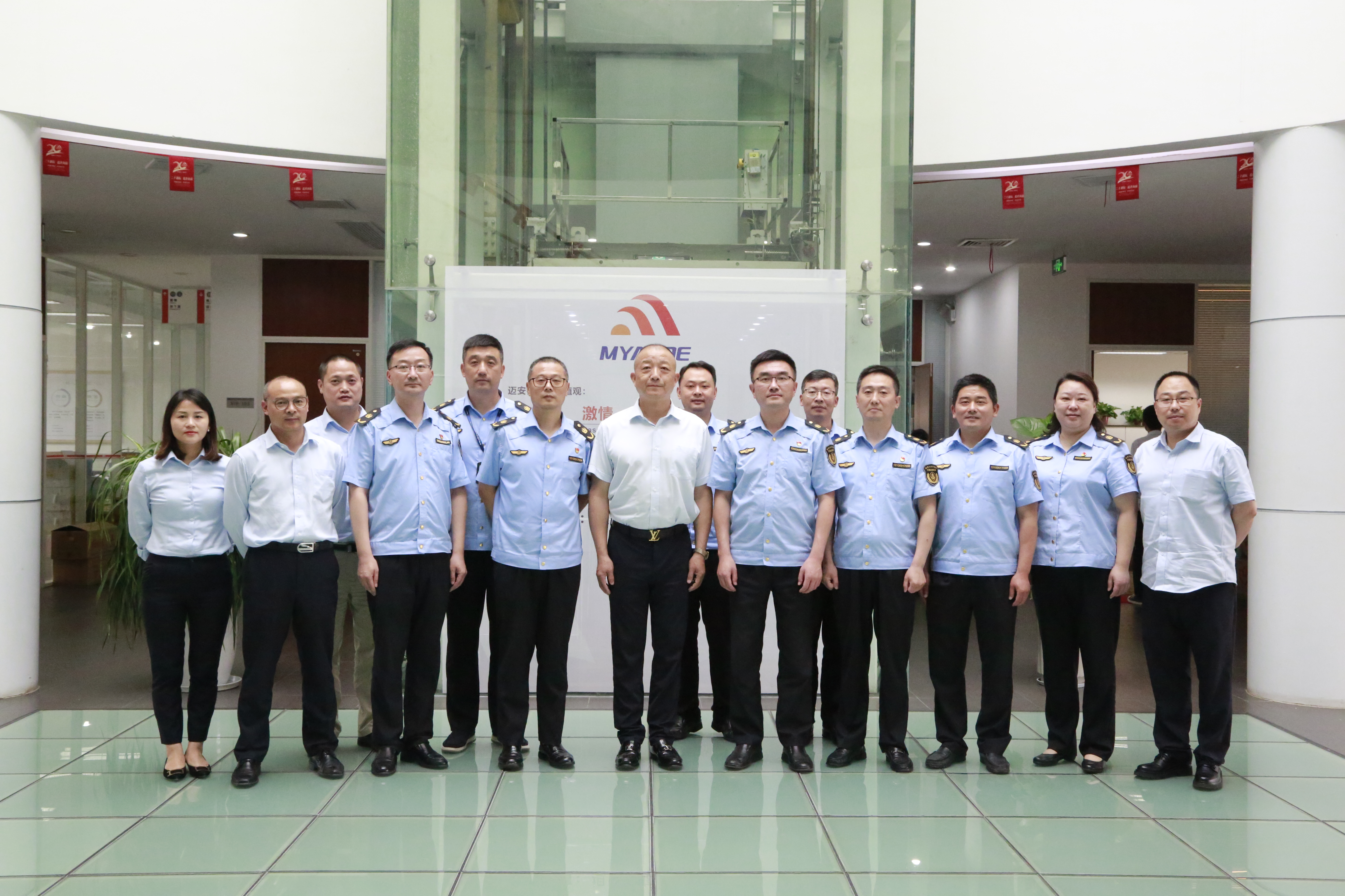 与交通运输执法队开会研讨