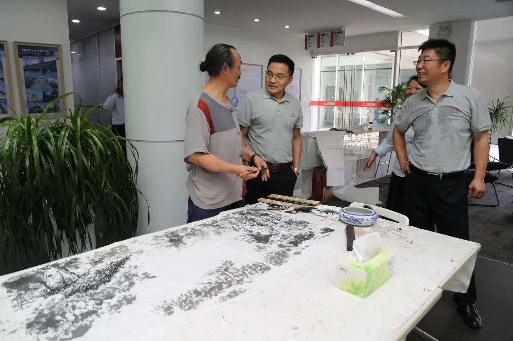 邗江政协艺术家庆贺迈安德二十耕耘