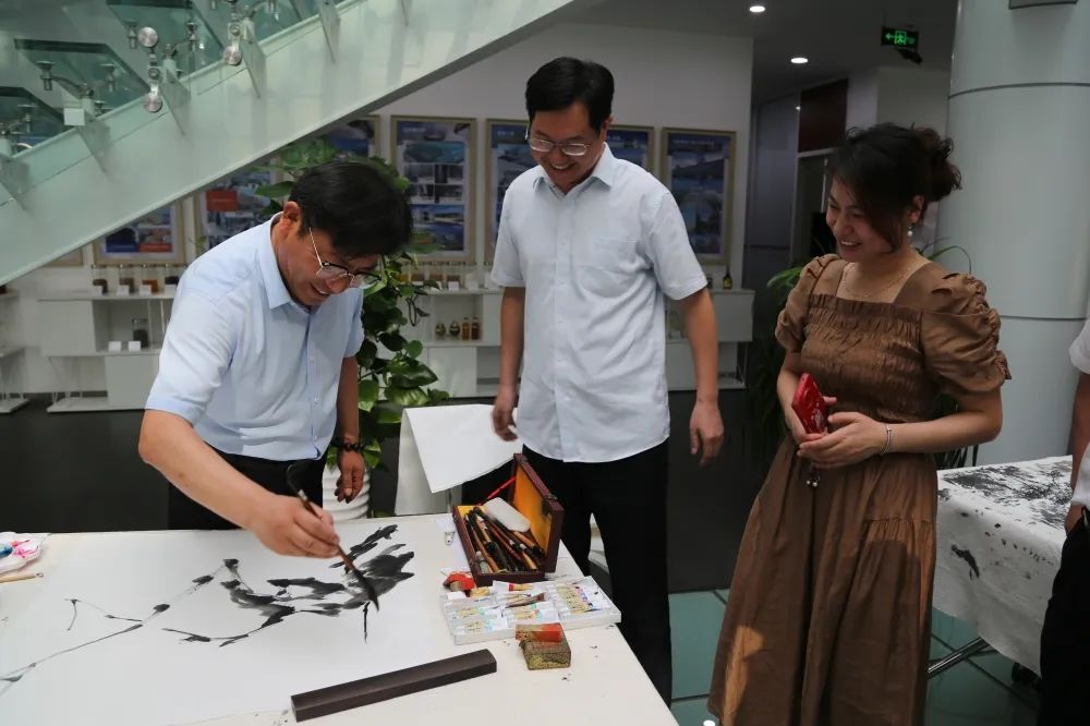 邗江政协艺术家庆贺迈安德二十耕耘