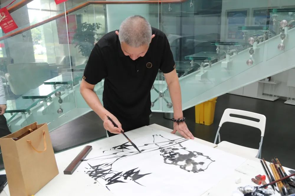 邗江政协艺术家庆贺迈安德二十耕耘