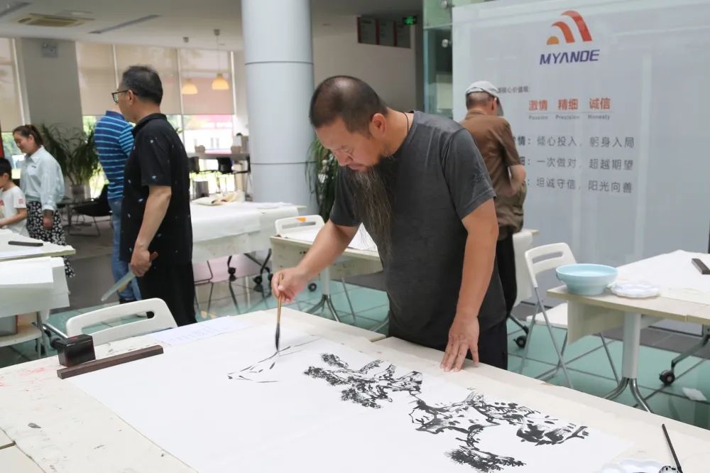 邗江政协艺术家庆贺迈安德二十耕耘