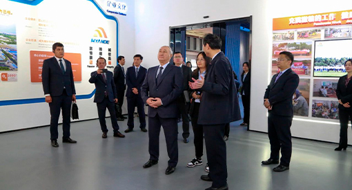 乌兹别克斯坦总统代表胡代贝尔格诺夫一行莅临迈安德参观交流