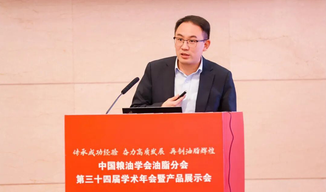 迈安德工程师会议中作报告